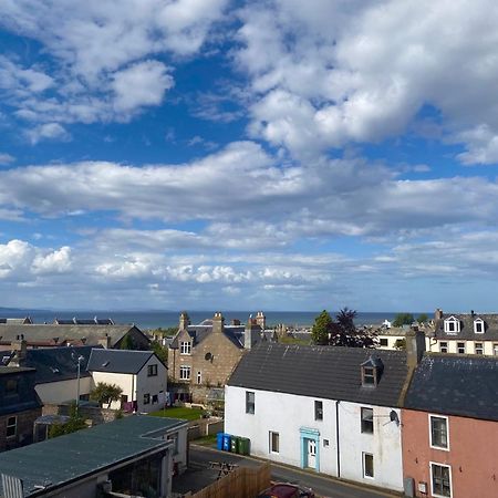 Douglas House Apartments ネアン エクステリア 写真