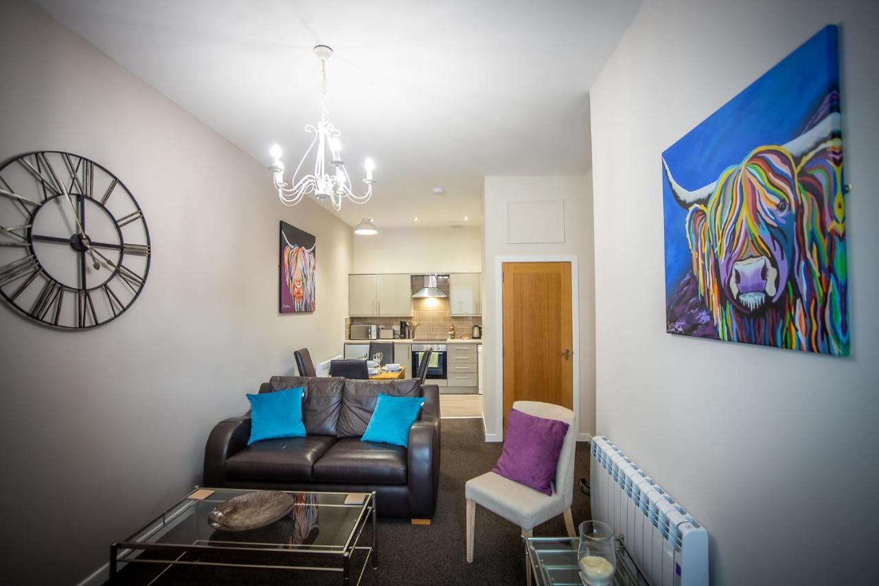 Douglas House Apartments ネアン エクステリア 写真