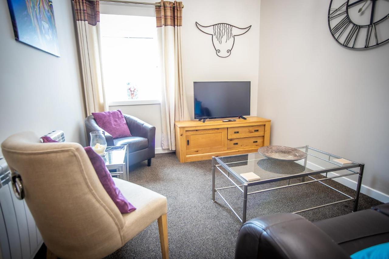 Douglas House Apartments ネアン エクステリア 写真
