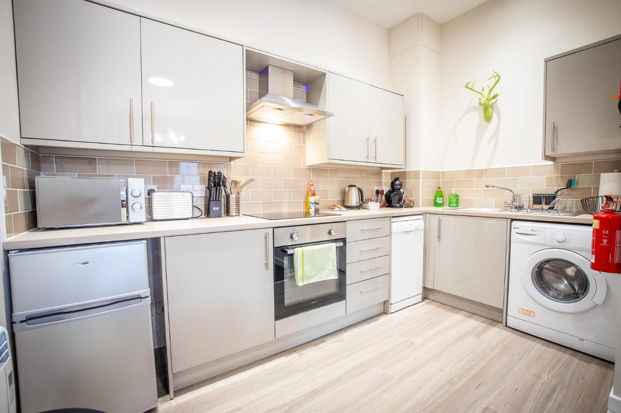 Douglas House Apartments ネアン エクステリア 写真