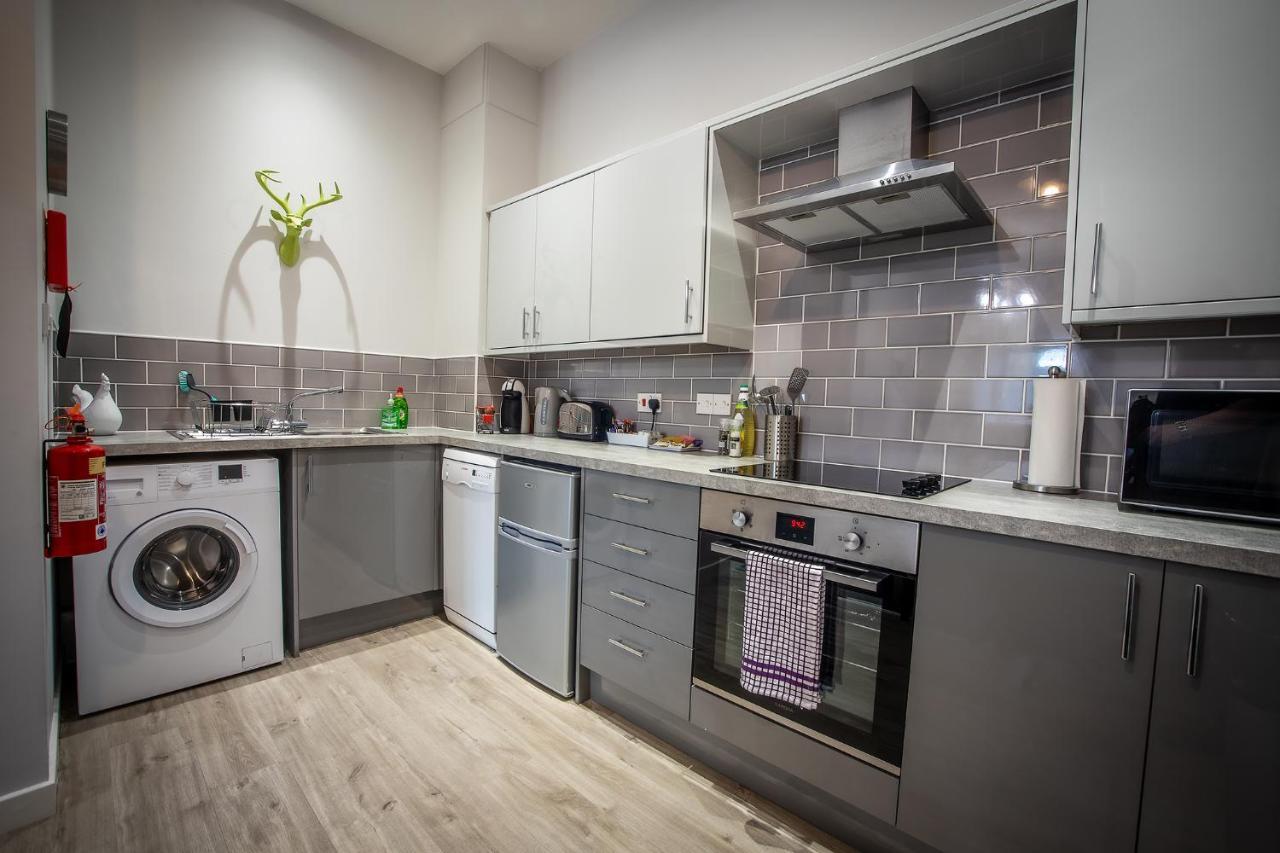Douglas House Apartments ネアン エクステリア 写真