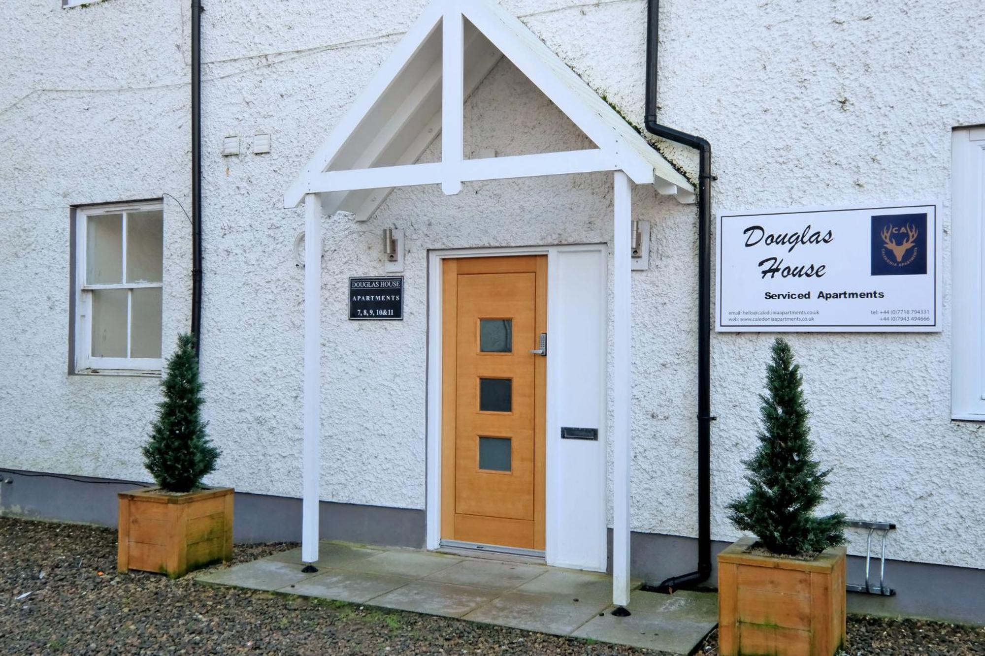 Douglas House Apartments ネアン エクステリア 写真