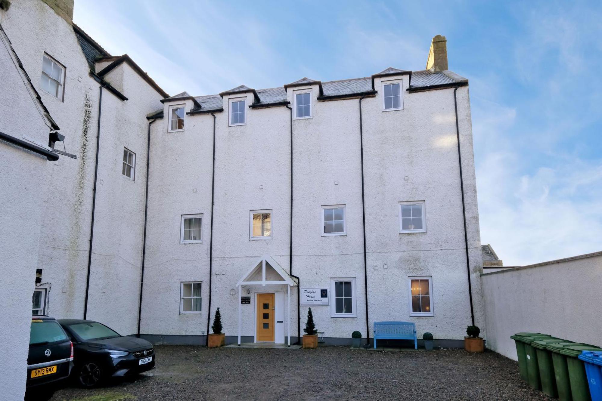 Douglas House Apartments ネアン エクステリア 写真