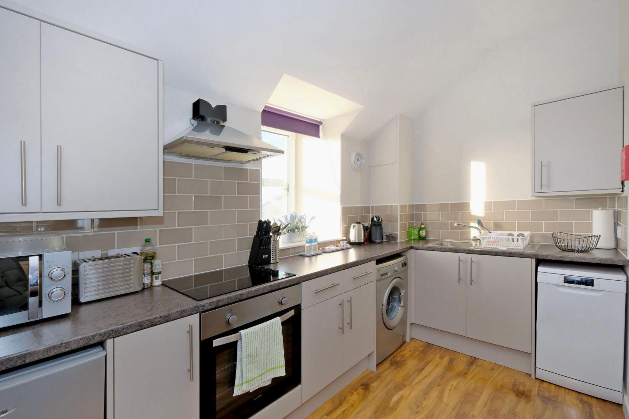 Douglas House Apartments ネアン エクステリア 写真