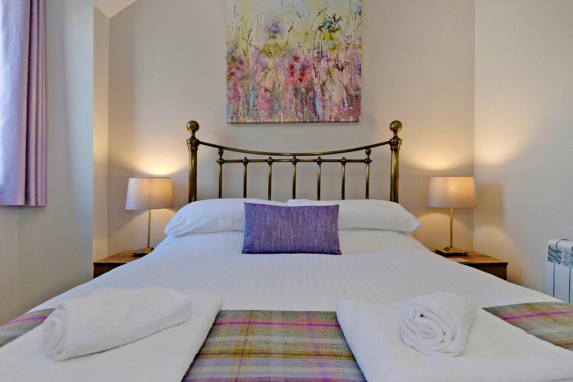 Douglas House Apartments ネアン エクステリア 写真
