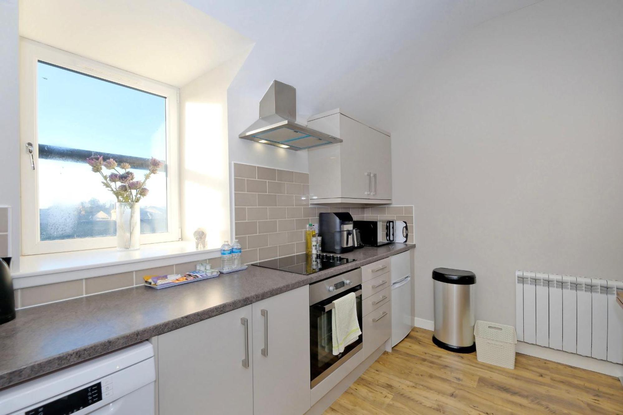 Douglas House Apartments ネアン エクステリア 写真