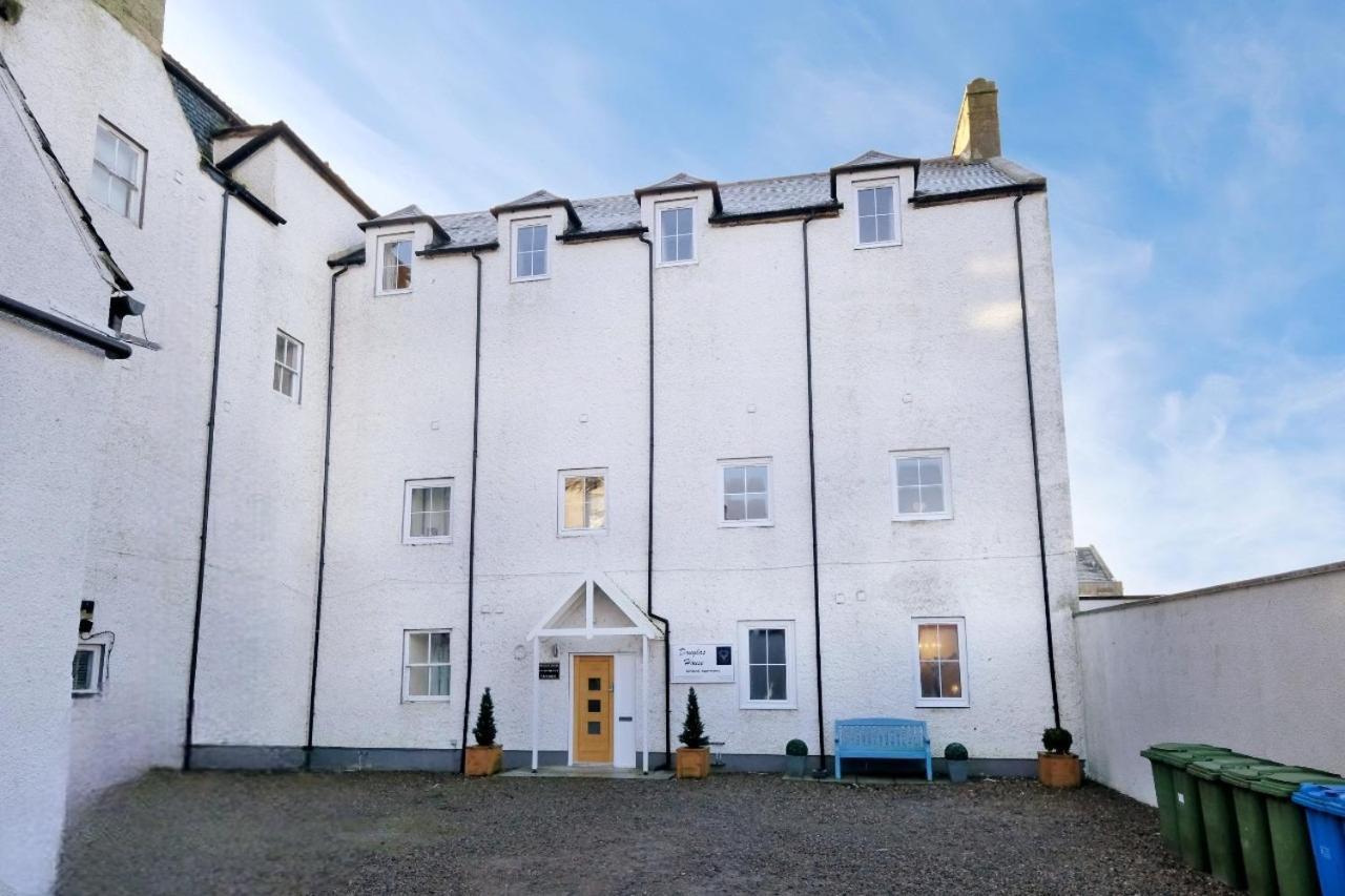 Douglas House Apartments ネアン エクステリア 写真